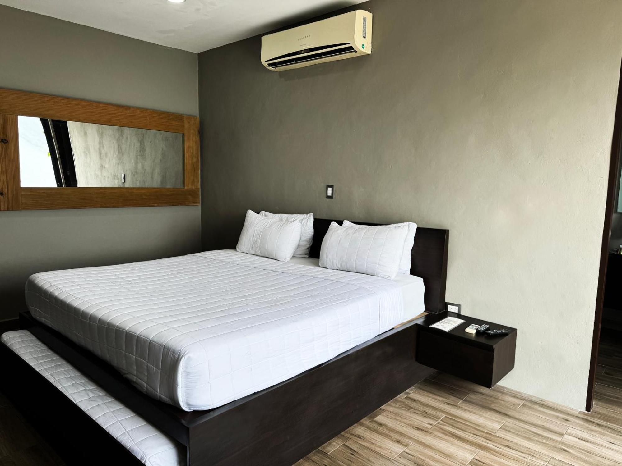 Cardedeu Hotel Lago De Coatepeque El Congo Екстериор снимка