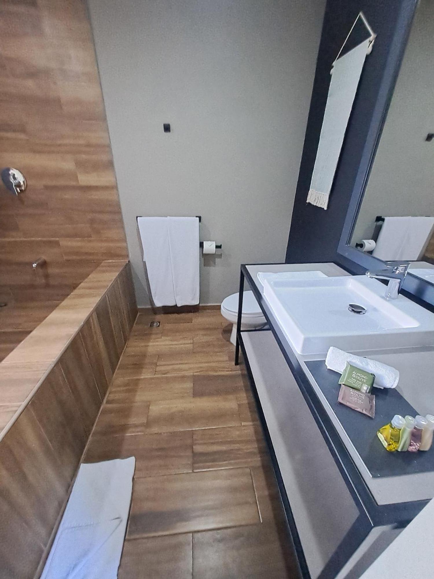 Cardedeu Hotel Lago De Coatepeque El Congo Екстериор снимка